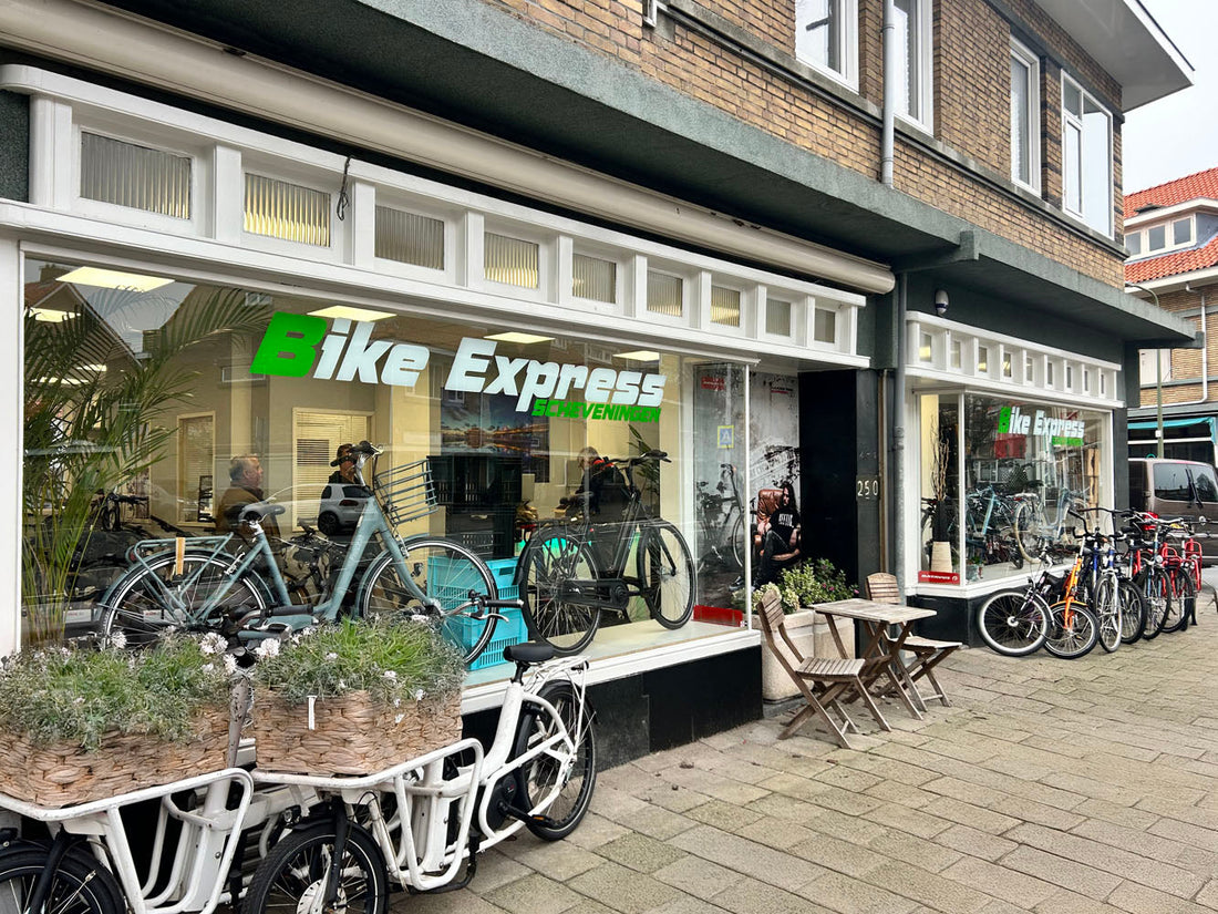 Fietsenwinkel in Scheveningen — exterieur van een lokale fietswinkel in Den Haag