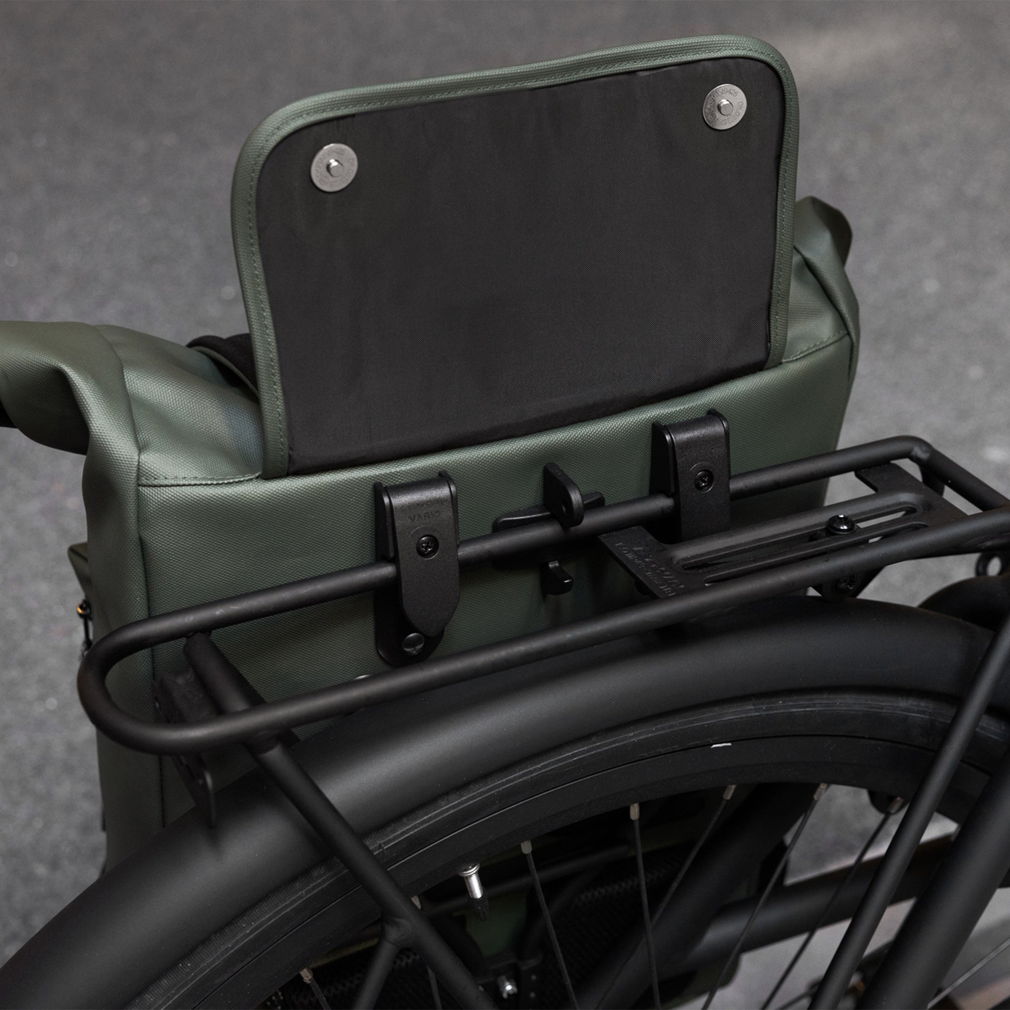 Gerecyclede enkele fietstas Urban Proof Rolltop 20 liter 30 x 15 x 42cm - groen