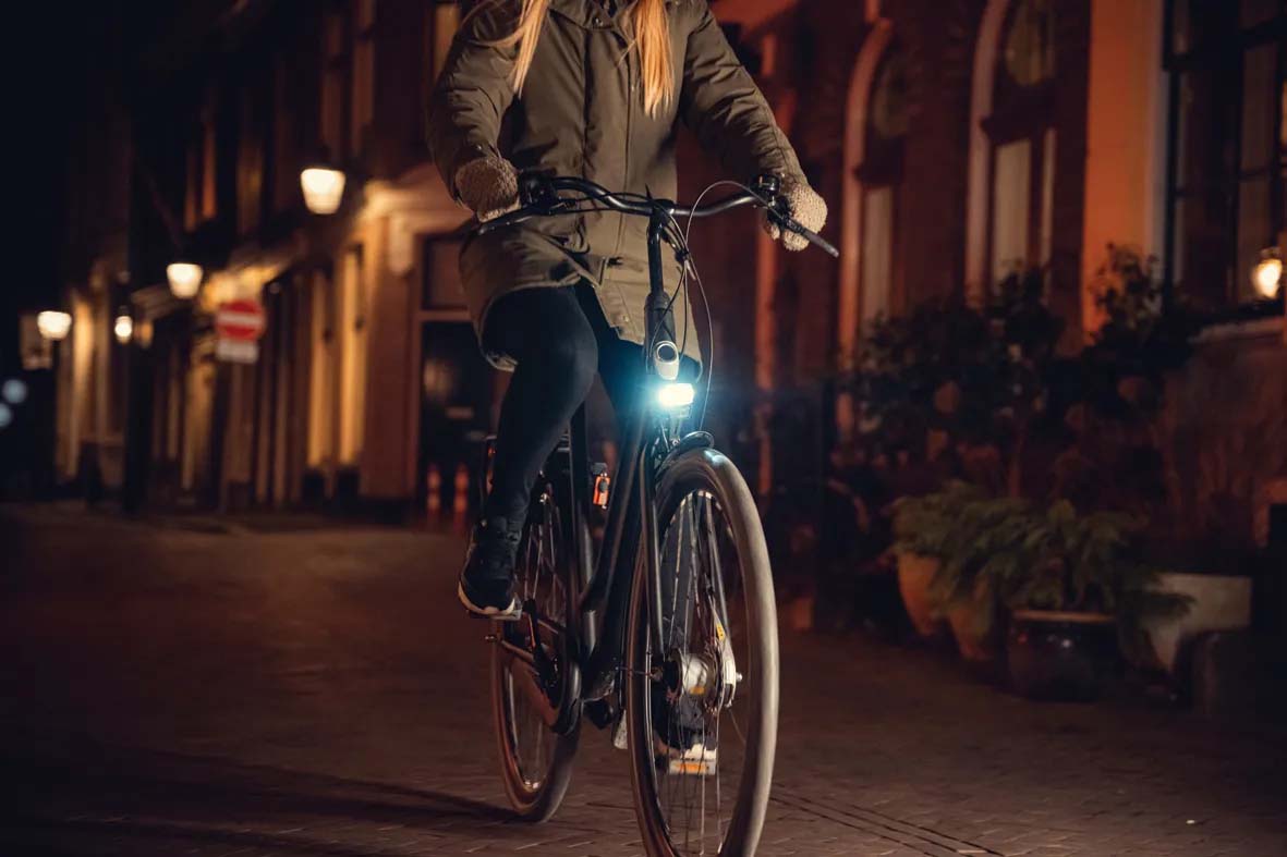 Koplamp Axa 130 E-BIKE 6-12V - zwart