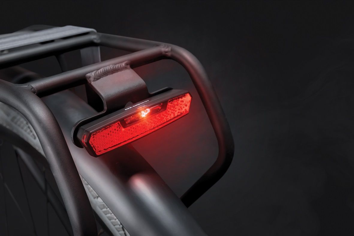 Achterlicht Axa Juno E6-12V met remlicht 80 mm- rood