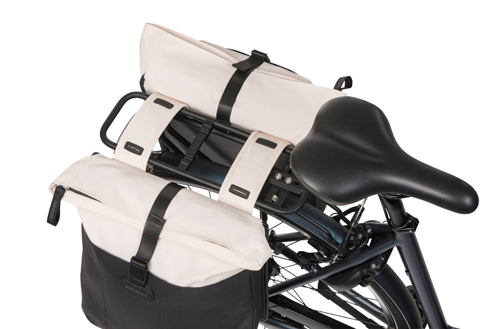 Dubbele fietstas Basil Vive 28-35L 14 x 30 x 38 cm - wit/zwart