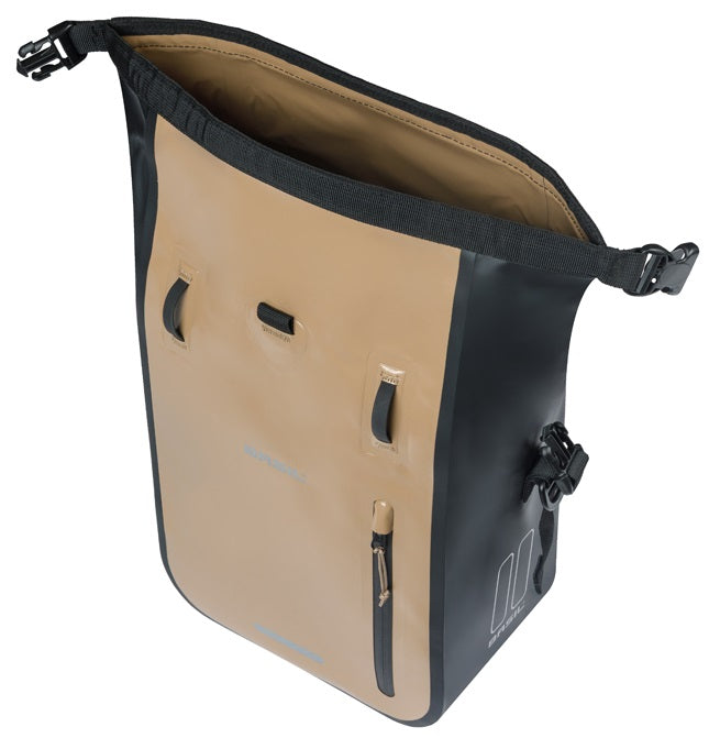 Enkele fietstas Basil Rivo M  tarpaulin MIK 12-15L 14 x 25 x 38 cm - zand/zwart