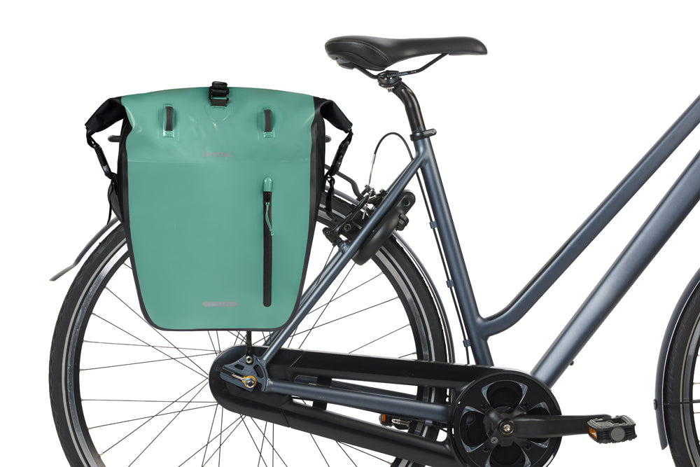Enkele fietstas Basil Rivo L tarppaulin MIK 25-31L 14 x 28 x 43 cm - groen/zwart