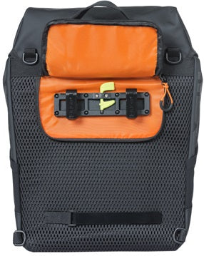 Fietsrugzak Basil Miles Tarpaulin Nordlicht 17 liter 31 x 17 x 44 cm - zwart/ oranje
