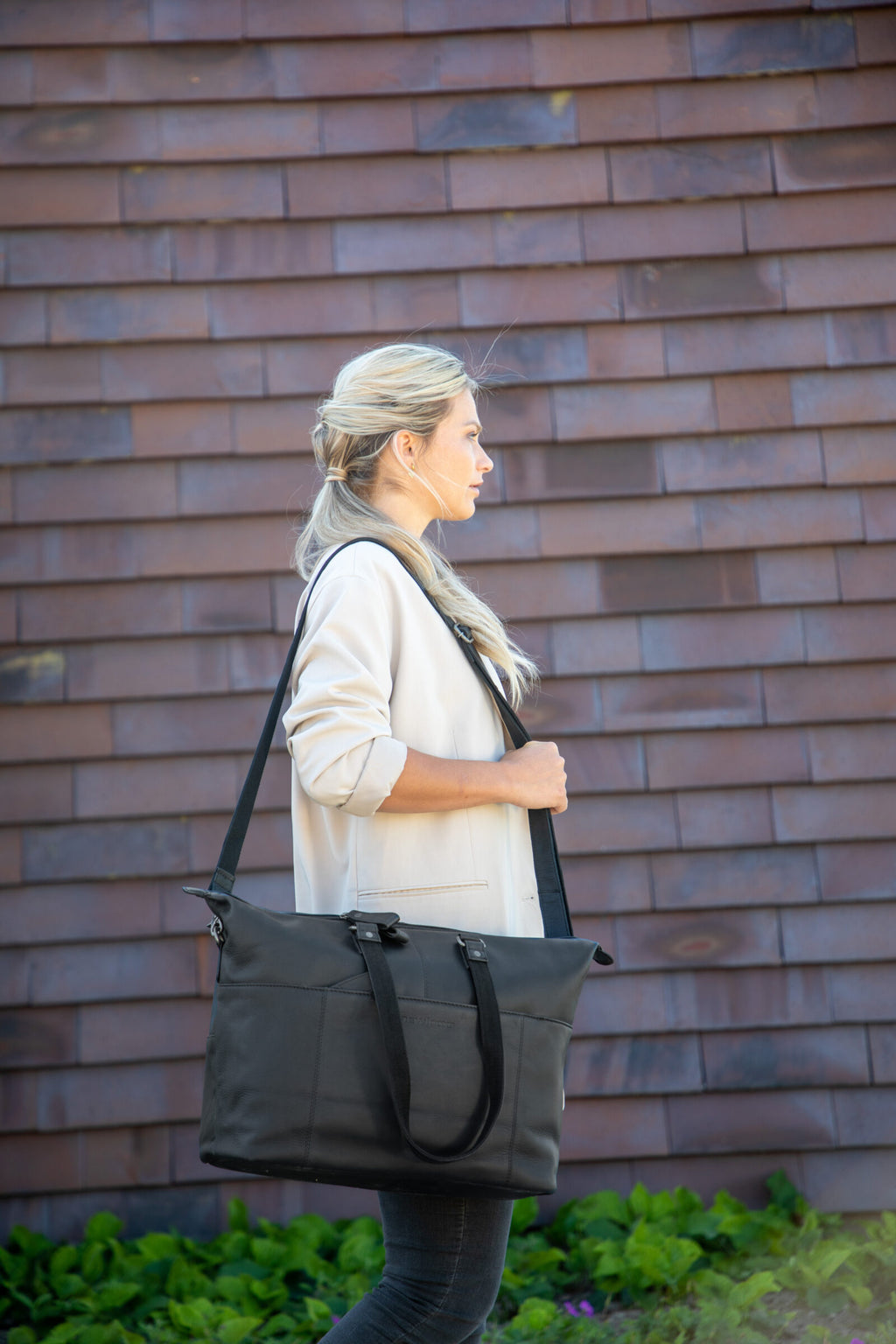 Fietstas New Looxs Verla 21 liter 34 x 18 x 44cm - gemaakt van luxe leer - zwart