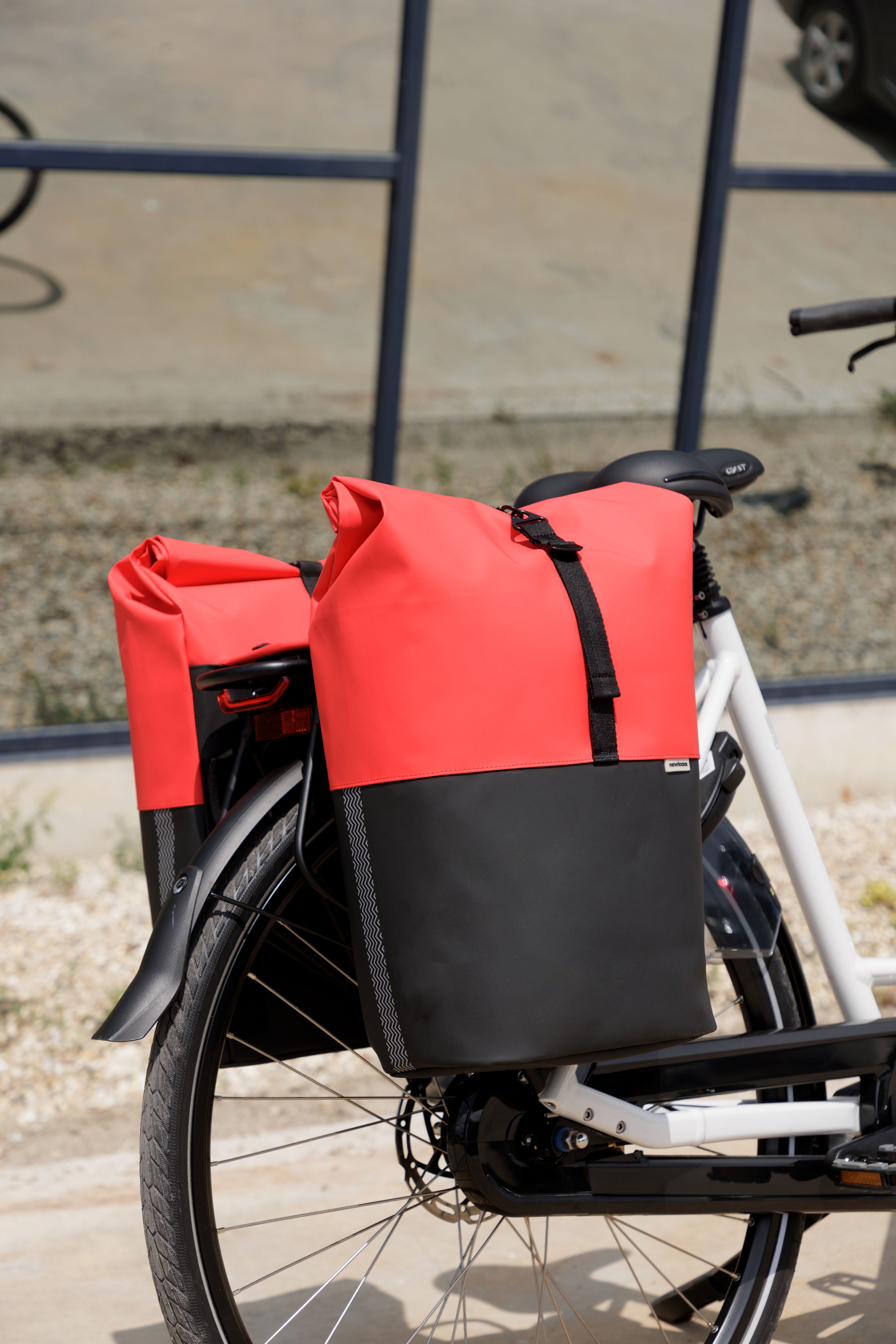 Dubbele fietstas New Looxs Nyborg MIK 34 liter - 30 x 17 x 37cm (x2) - rood/zwart