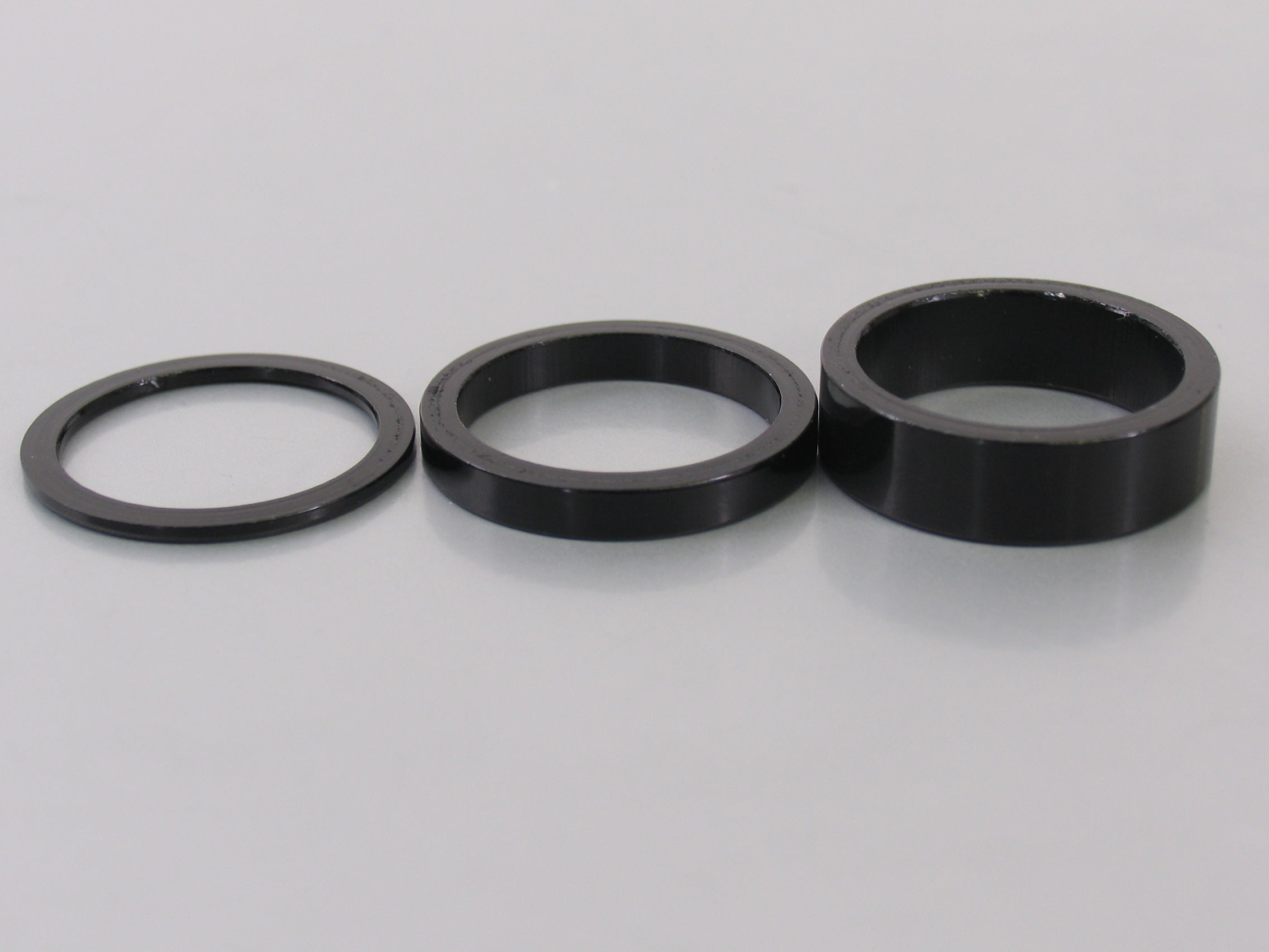 Balhoofd spacerset 1-1/8" (ø28.6) 3-delig 2/5/10mm Zwart