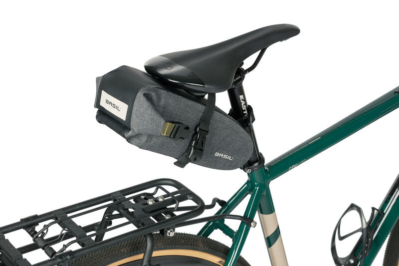 Zadeltas Basil Navigator Storm M 1.5 liter 10 x 9 x 29 cm - zwart
